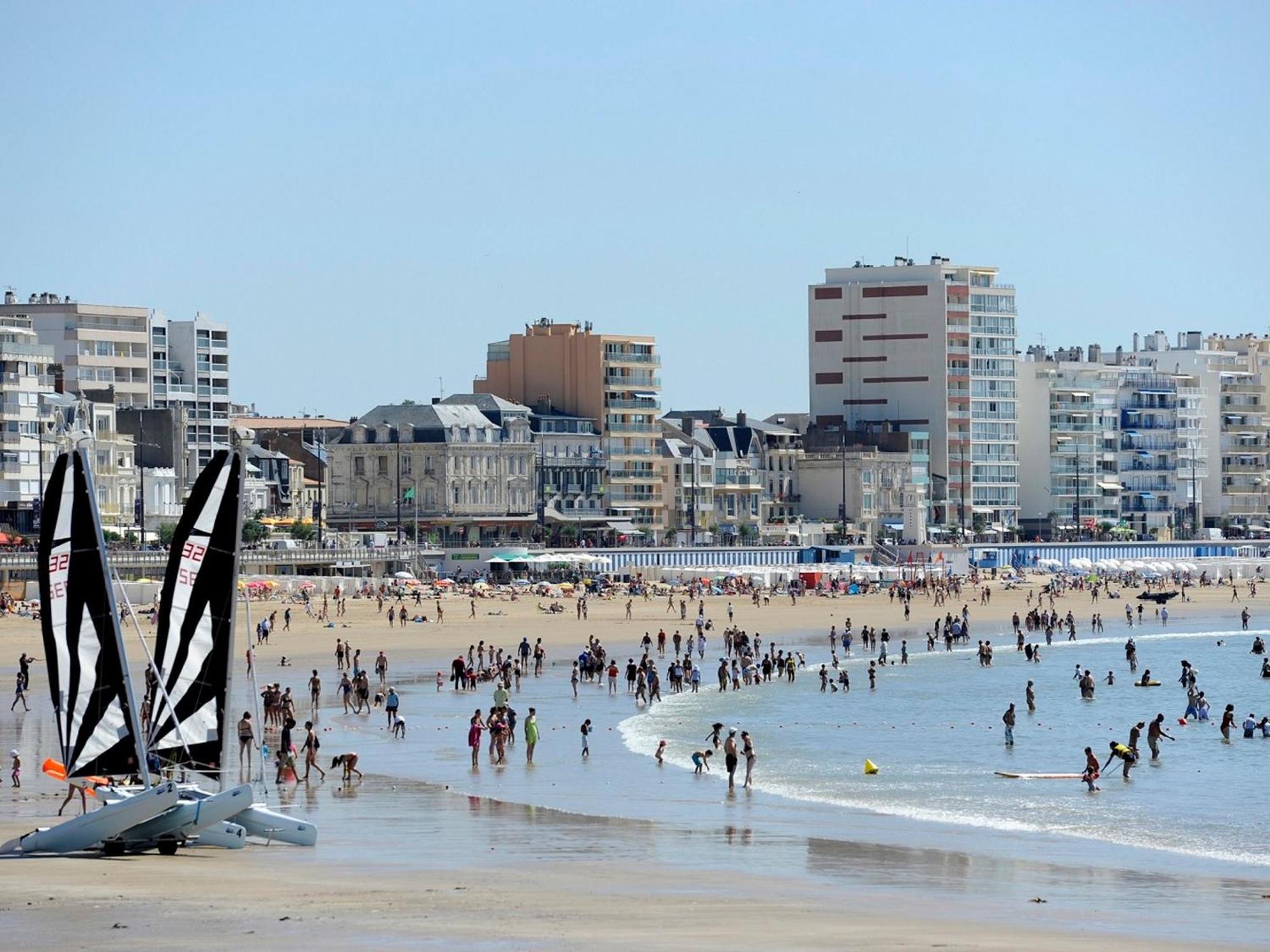 Appartement T2 Renove Face Mer Avec Balcon, A 150M De La Plage Et 300M Des Commerces - Fr-1-92-611 Les Sables-dʼOlonne Exterior foto